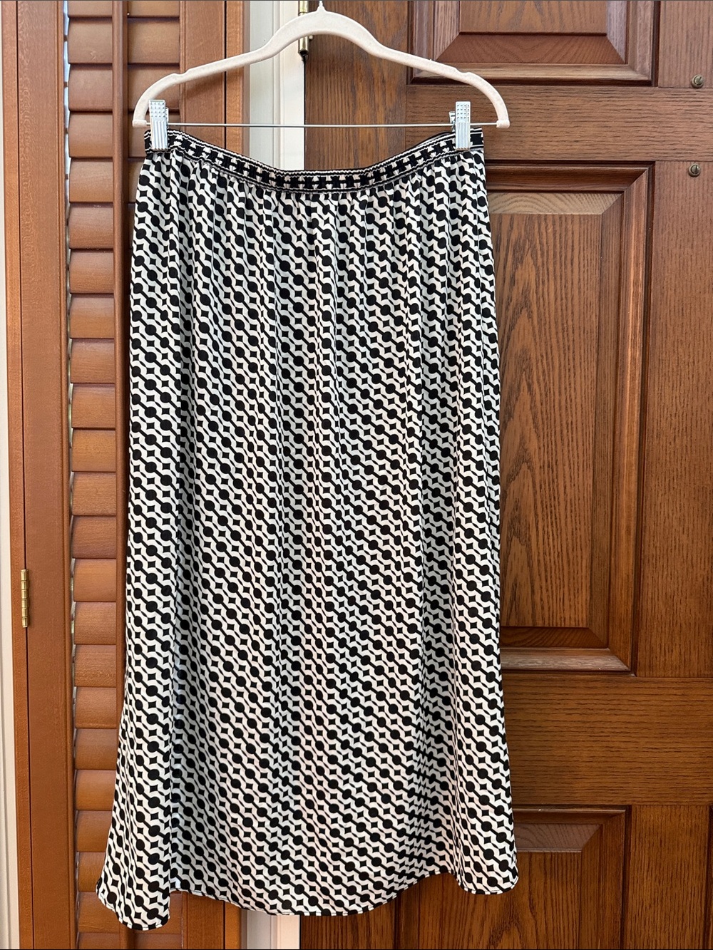 Max Studio Black and White Geometric A-Line Skirt - Picture 4 of 4